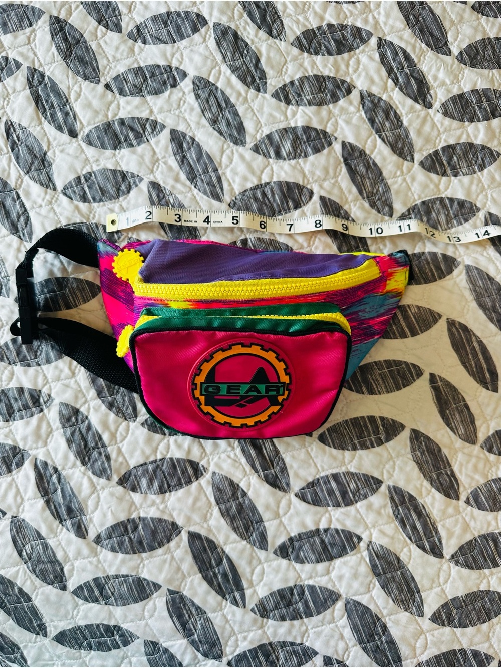 LA GEAR 90’s Neon Multi-Color Fanny Pack with Yellow Zipper - Picture 7 of 7